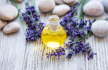 Obraz na płótnie Canvas Lavender oil and lavender flowers