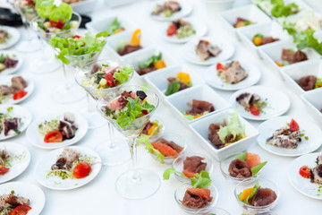 tavolo con aperitivo