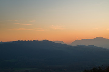 Fototapeta na wymiar Il tramonto a Dicembre