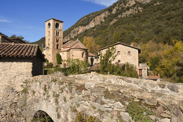 Fototapeta na wymiar village of Beget, bridge,Alta Garrotxa, Girona, Spain