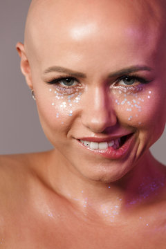 Shaved-Head Bilder – Durchsuchen 998 Archivfotos, Vektorgrafiken und
