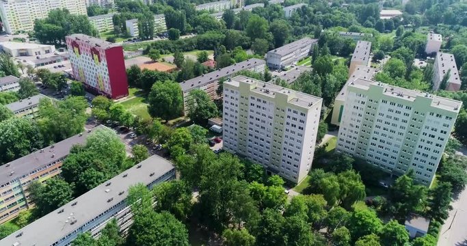 Polskie osiedle w centrum miasta z lotu ptaka