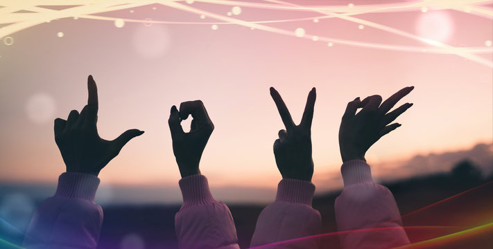 Scritta love con le mani per san valentino