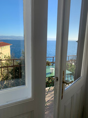 Fototapeta na wymiar Blue sky sea view from the large windows
