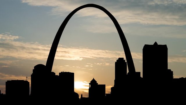 St. Louis downtown Cityscape, Time Lapse at Sunrise with Colourful Clouds, th
