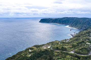 八丈島の南端の八丈島灯台付近を俯瞰撮影　遠方に青ヶ島を望む（伊豆諸島 八丈島）