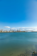 Naklejka premium 四日市コンビナート 四日市ドーム前から望む工場風景