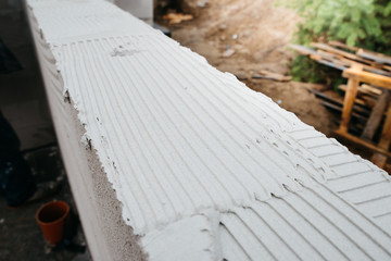 building walls of aerated concrete
