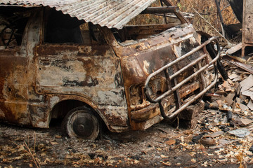Fototapeta na wymiar Australian bushfire aftermath: Burnt car at Blue Mountains, Australia