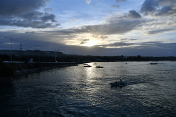 Naklejka premium fishing boats stunning sea and unusual clouds at sunset on a tropical island