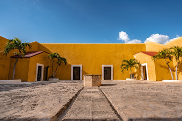 Fototapeta na wymiar sunny day in San Miguel Fort
