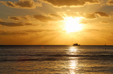Cruise at sunset - Waikiki Beach - Oahu, Hawaii