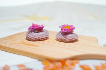 Fototapeta na wymiar Traditional Thai desserts sweet and delicious : Beautiful candy with flower shaped. 