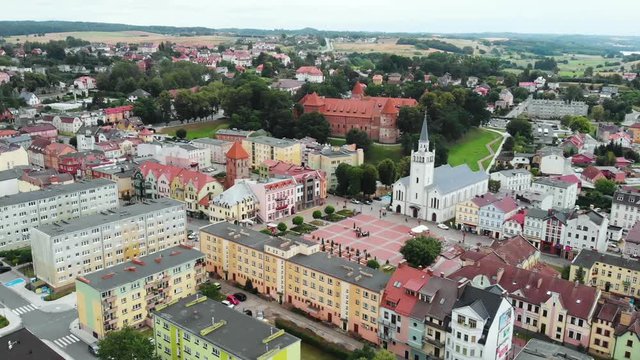 Panorama Śr&oacute;dmieścia pod błękitnym niebem
