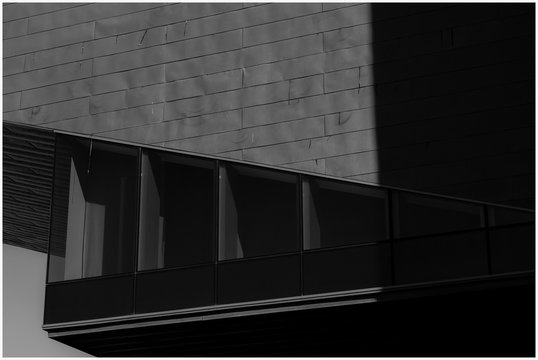 Fachada lateral Museo del dise&ntilde;o de Barcelona en Blanco negro