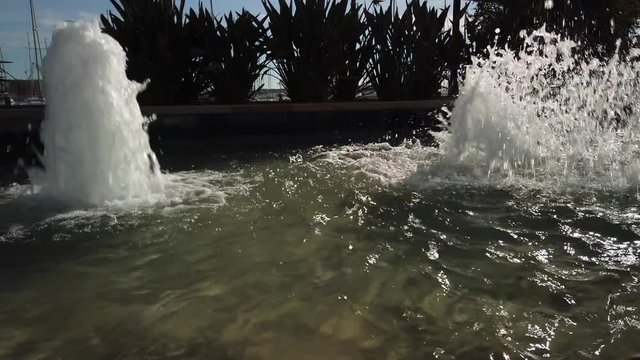 agua saliendo en fuente del grao de castellon