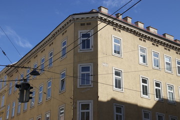 Fototapeta na wymiar Facade of a building in Vienna