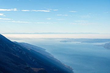 Fototapeta premium Vista sul lago di garda dal