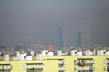 Il cielo inquinato di Milano