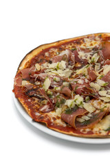 Pizza Jambon Parmesan sur fond Blanc packshot en studio