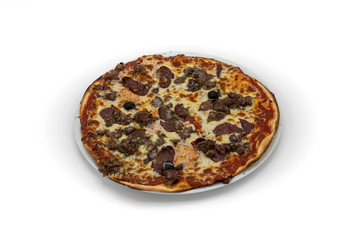 Pizza italienne sur fond blanc packshot