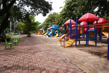 The public park is a place of government, local administrative unit. Make it a recreation place for people in various communities and cities.