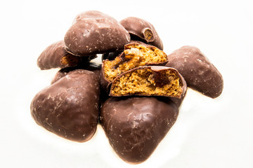 Biscotti di Natale al panspeziato ripieni di confettura.