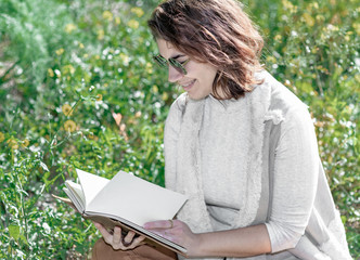 Chica leyendo