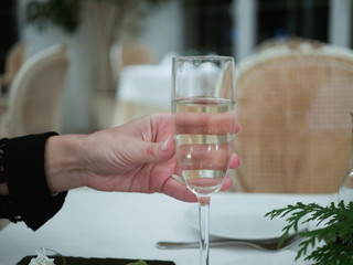 Obraz premium Girls clink glasses with champagne. Close-up. okayetsya glasses with champagne. People drink.