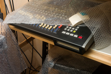 Device covered with cellophane foil
