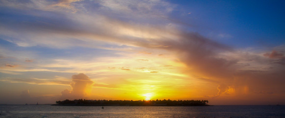 Obraz premium sunset seen from key west.