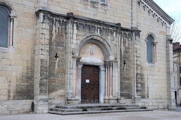 Eglise Notre Dame dans la commune de Bourgoin Jallieu - Département de l'Isère - Région Rhône...