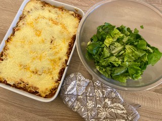 Lasagne mit grünem Salat