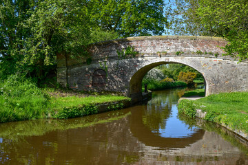 Fototapeta na wymiar Duddleston bridge No 37 over the Llangollen Canal near Whitchurch in Shropshire, UK