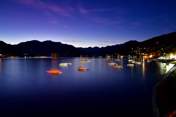 Lago Maggiore al tramonto fotografata al tramonto da Suna (Verbania), Piemonte, Italia.