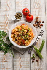 pasta with fresh tomatoes green peas capers and hazelnuts