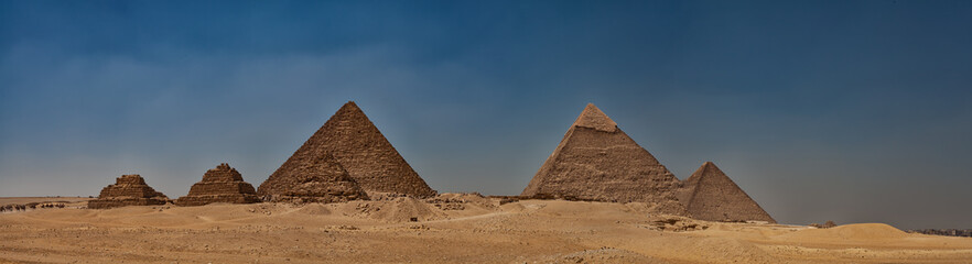Fototapeta na wymiar The Great Pyramids of Gyza