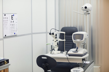Horizontal background image of modern optometrist equipment in ophthalmology clinic, copy space - obrazy, fototapety, plakaty
