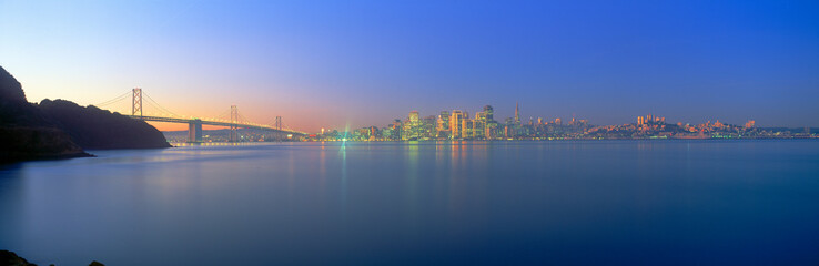 Fototapeta premium Bay Bridge & San Francisco from Treasure Island, California
