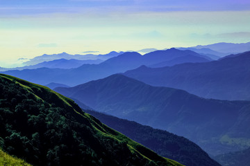 Obraz premium Beautiful and Amazing Snow-covered Mountain With Blue Sky