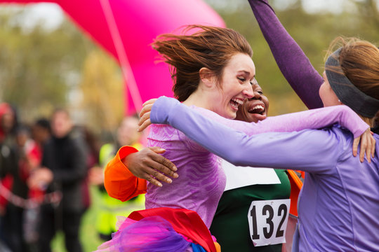 Finish Bilder – Durchsuchen 600,116 Archivfotos, Vektorgrafiken und ...