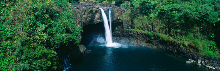 Fototapeta na wymiar Rainbow Falls in Wailuku River State Park, Hilo, Hawaii