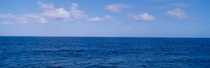 Fototapeta na wymiar Blue Pacific ocean and clouds off Hawaii