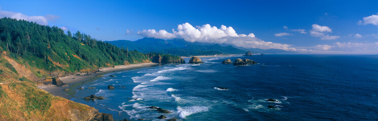 Sea Stacks rock formations, Cannon Beach, Oregon