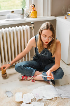 Young female college student studying with flash cards