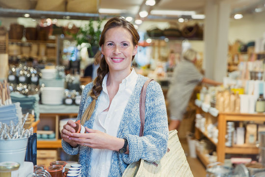 Happy Customer Shopping Images – Browse 635,499 Stock Photos, Vectors