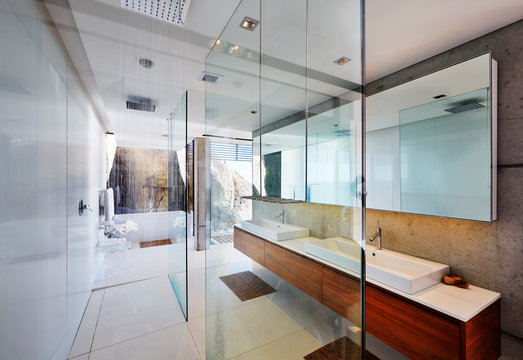 Modern luxury home showcase bathroom