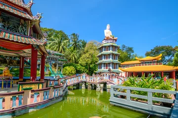 Gordijnen Chinese Pagoda and Pavilion by the Lake at Haw Par Villa Theme Park. This park has statues and dioramas scenes from Chinese mythology, folklore, legends, and history. © Daniel Ferryanto
