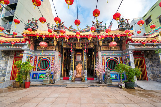 Leong San See temple (Buddhist temple in Singapore built in 1917)