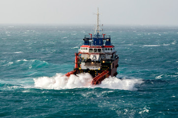 Sea tow in the high sea